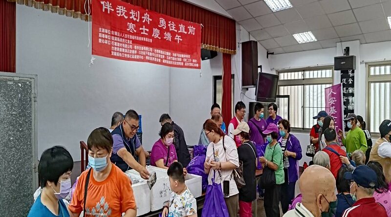 人安羅東站端午送粽助寒士過節，目前尚缺四成急待各界捐輸