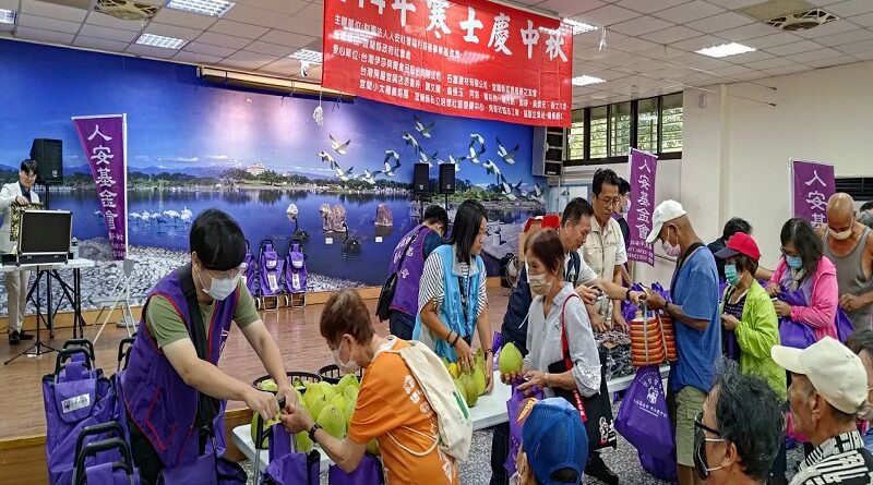 人安基金會羅東平安站舉辦「寒士慶中秋」提前歡度中秋