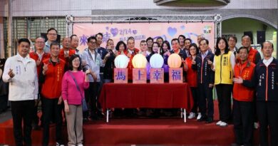 結合馬年燈飾　五結打造浪漫情人夜